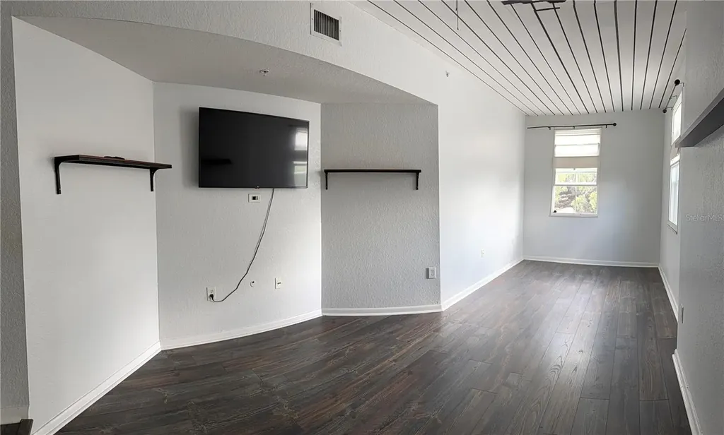 2320 W Azeele Street Tampa FL 33609
