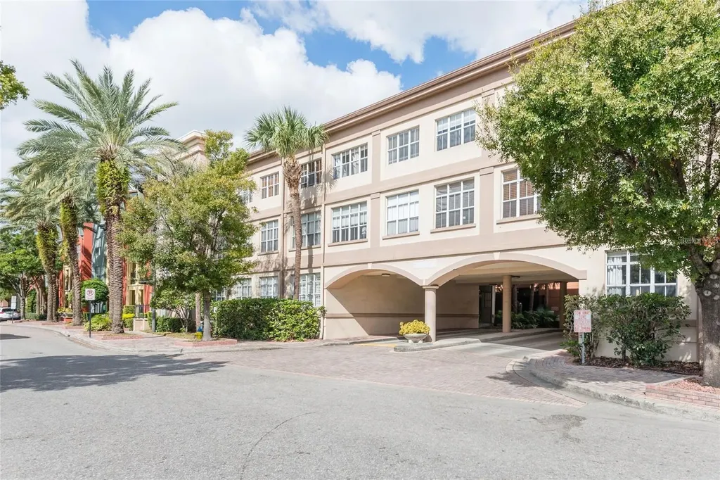 2320 W Azeele Street Tampa FL 33609