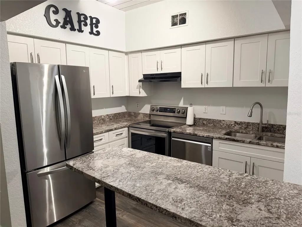 2320 W Azeele Street Tampa FL 33609