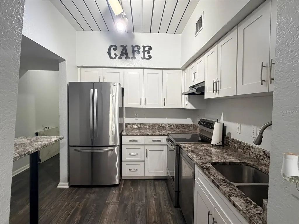 2320 W Azeele Street Tampa FL 33609
