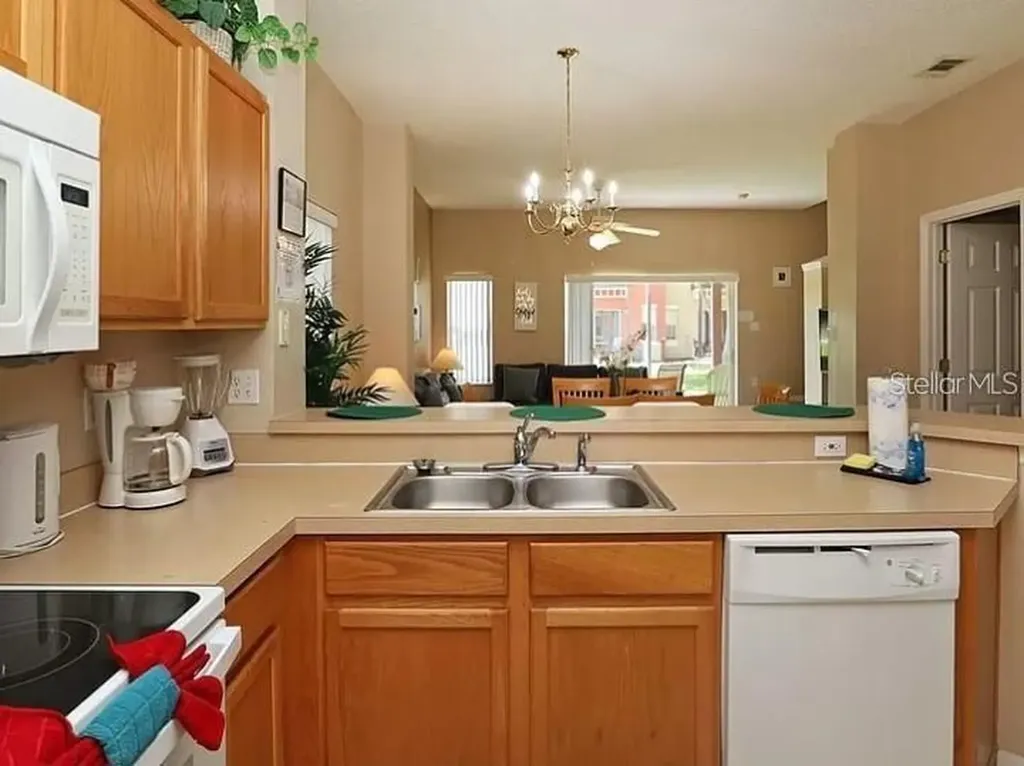 8550 Crystal Cove Loop Kissimmee FL 34747