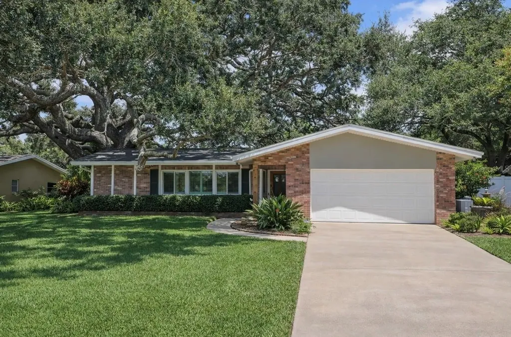 2353 Demaret Drive Dunedin FL 34698