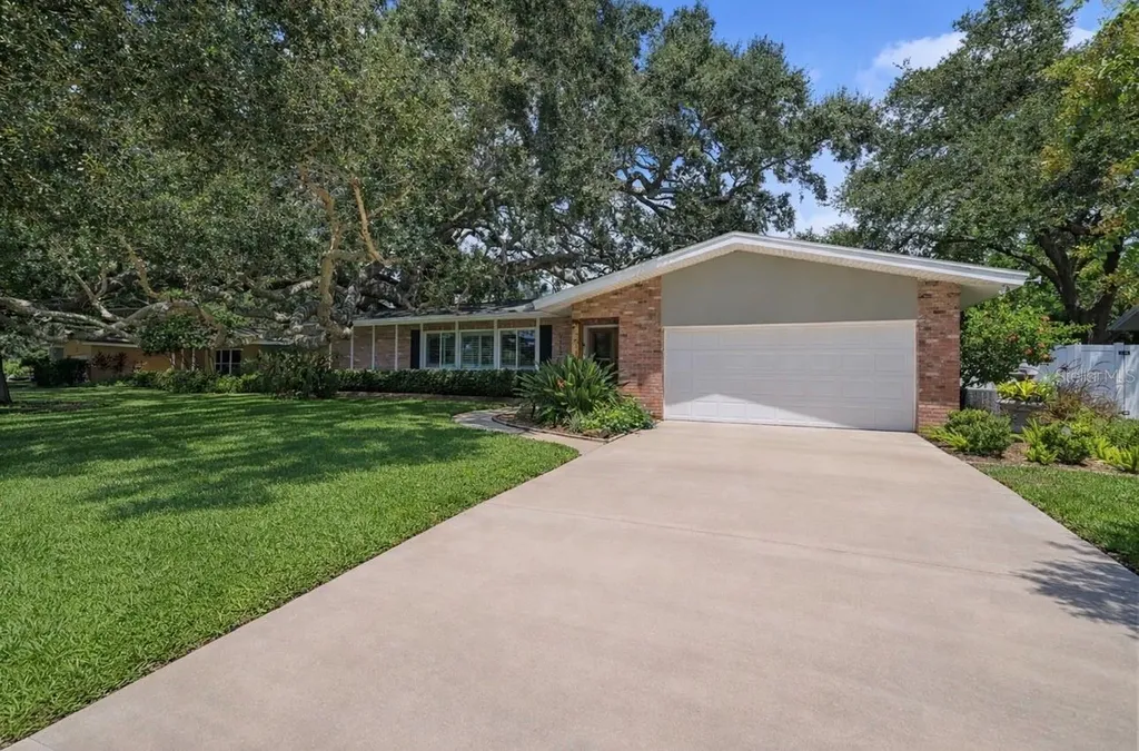 2353 Demaret Drive Dunedin FL 34698
