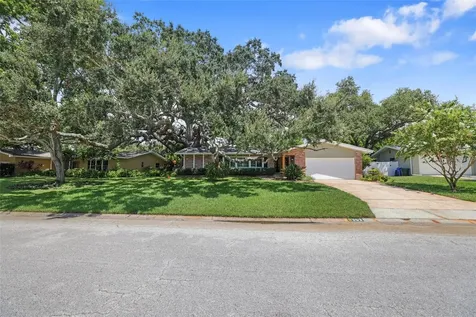 2353 Demaret Drive Dunedin FL 34698