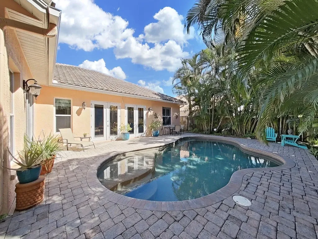 4833 Windmill Palm Terrace NE St Petersburg FL 33703