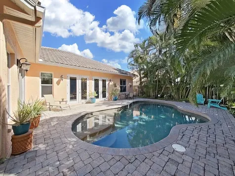 4833 Windmill Palm Terrace NE St Petersburg FL 33703