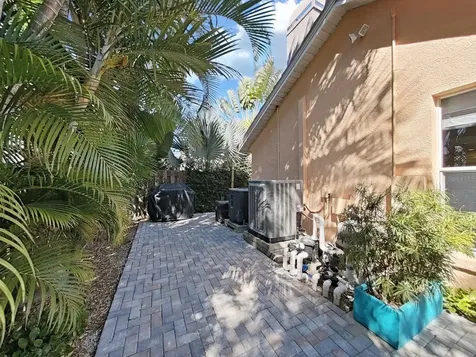 4833 Windmill Palm Terrace NE St Petersburg FL 33703