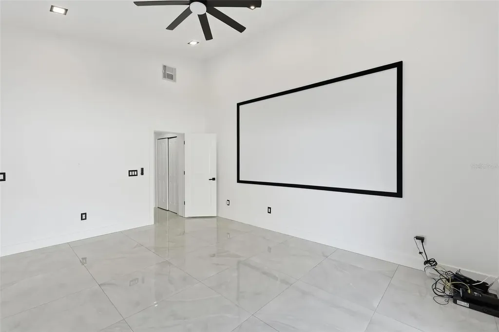 10104 N Dartmouth Avenue Tampa FL 33612