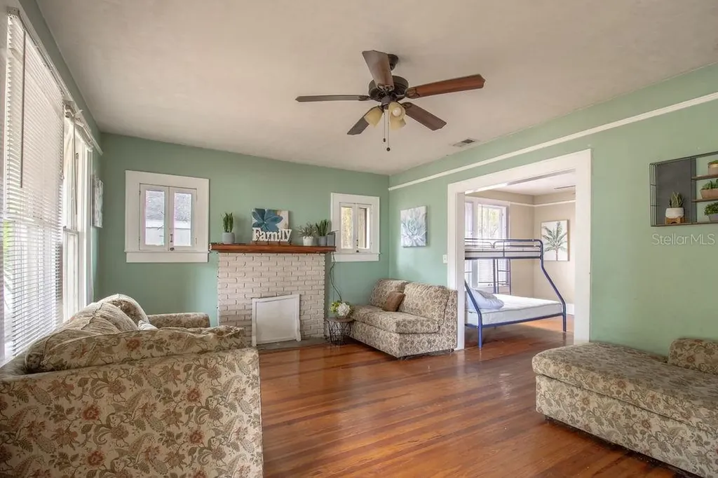 907 NW 11th Avenue Gainesville FL 32601