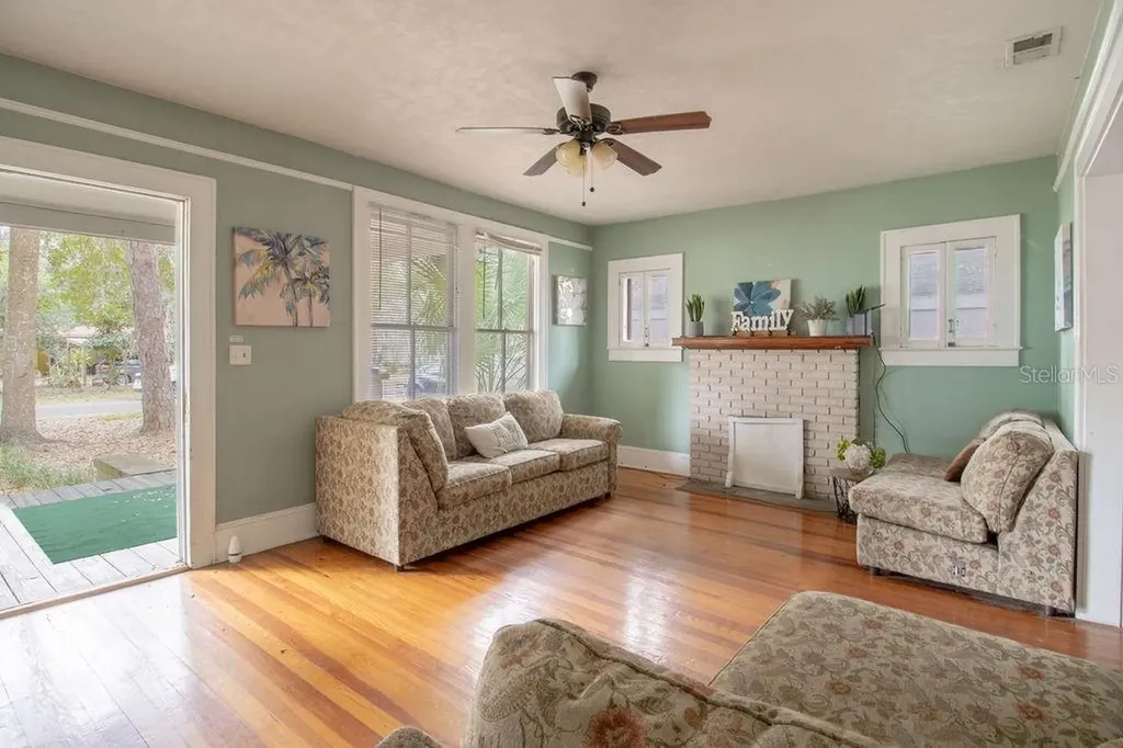 907 NW 11th Avenue Gainesville FL 32601