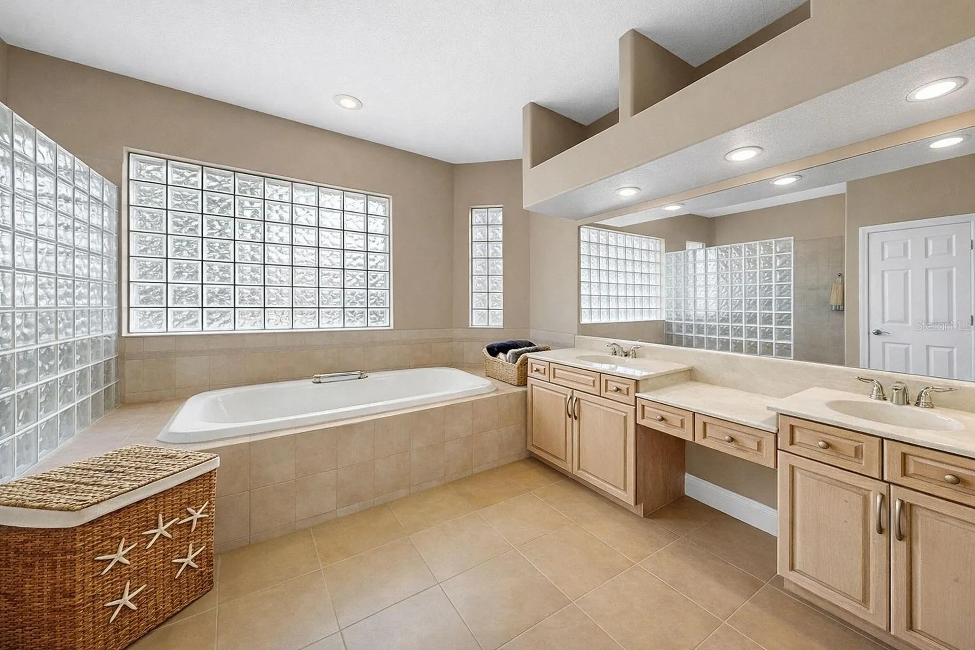 960 Symphony Isles Boulevard Apollo Beach FL 33572