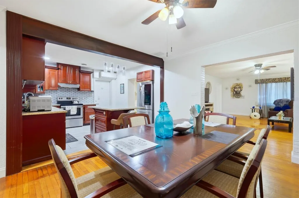 7096 54th Avenue N St Petersburg FL 33709