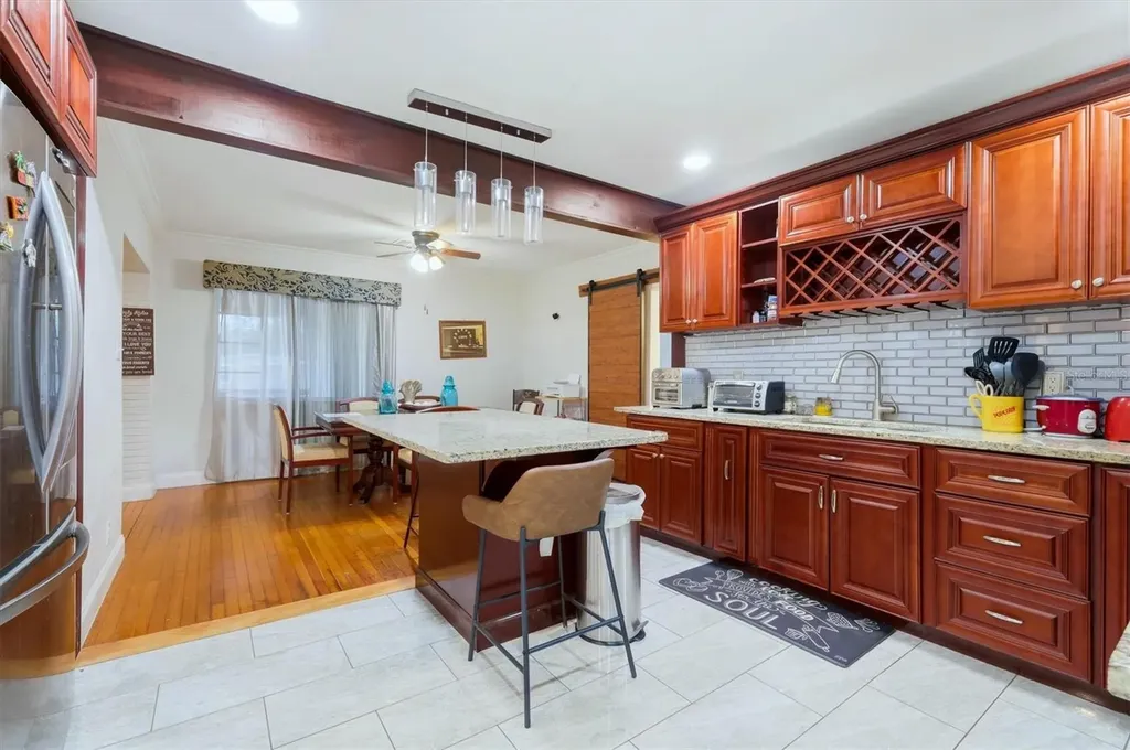 7096 54th Avenue N St Petersburg FL 33709