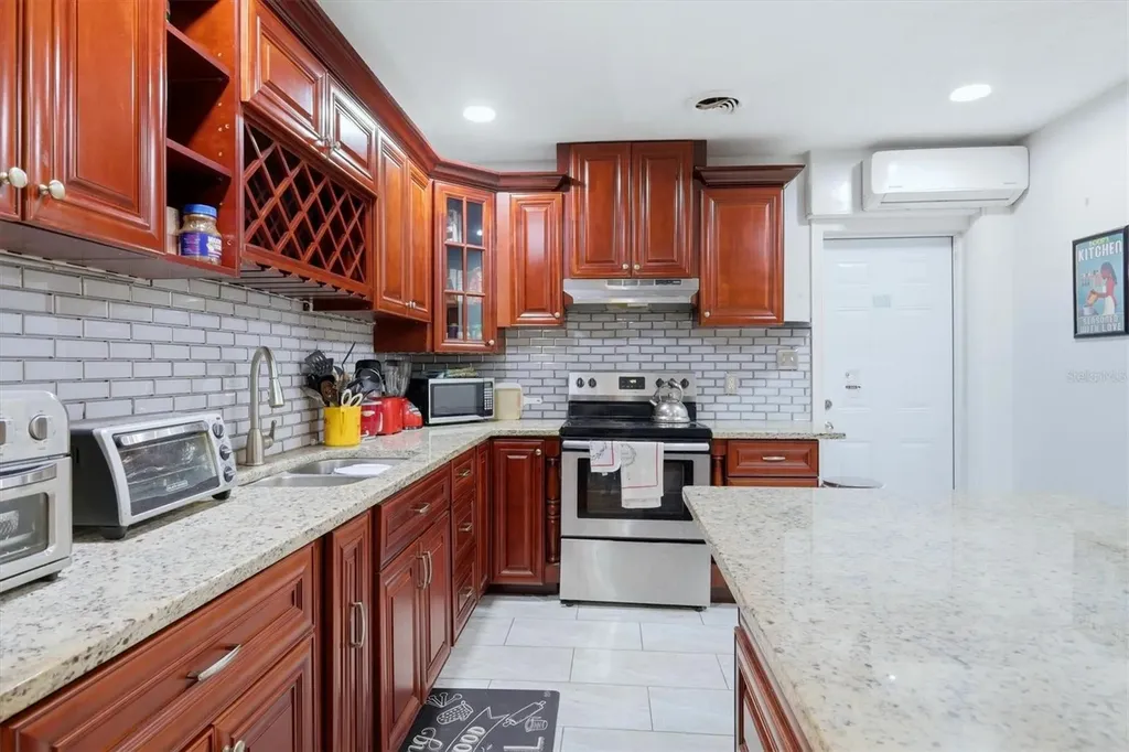 7096 54th Avenue N St Petersburg FL 33709
