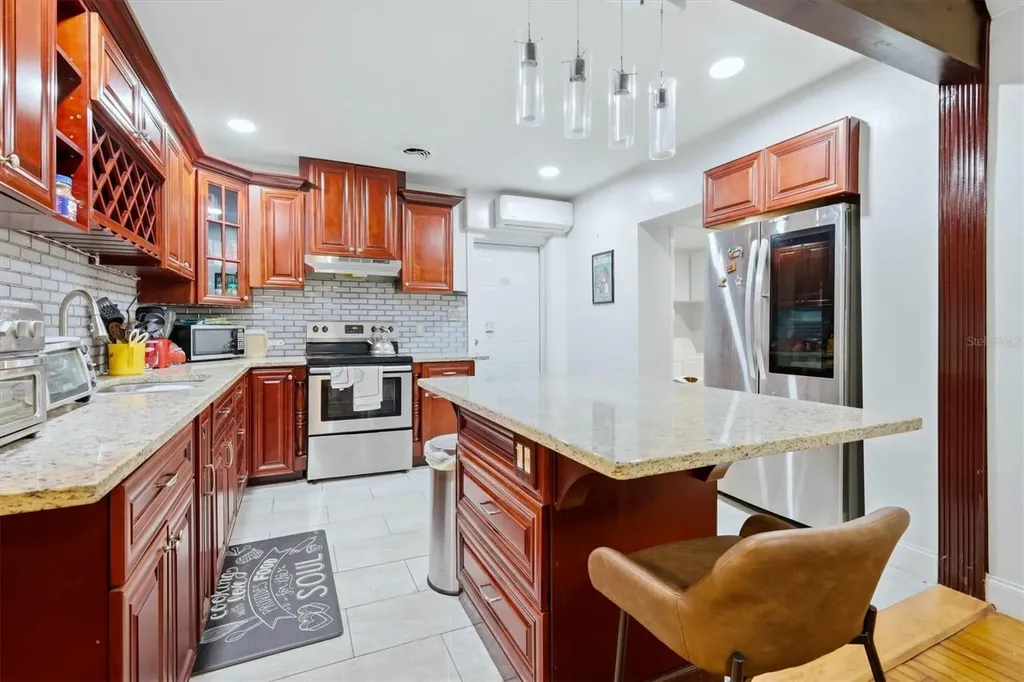 7096 54th Avenue N St Petersburg FL 33709