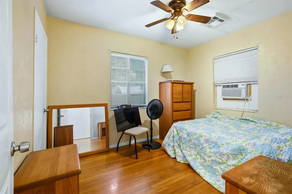 7096 54th Avenue N St Petersburg FL 33709