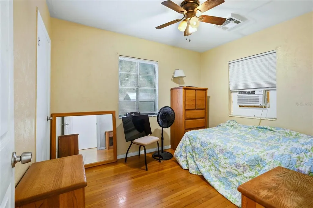 7096 54th Avenue N St Petersburg FL 33709