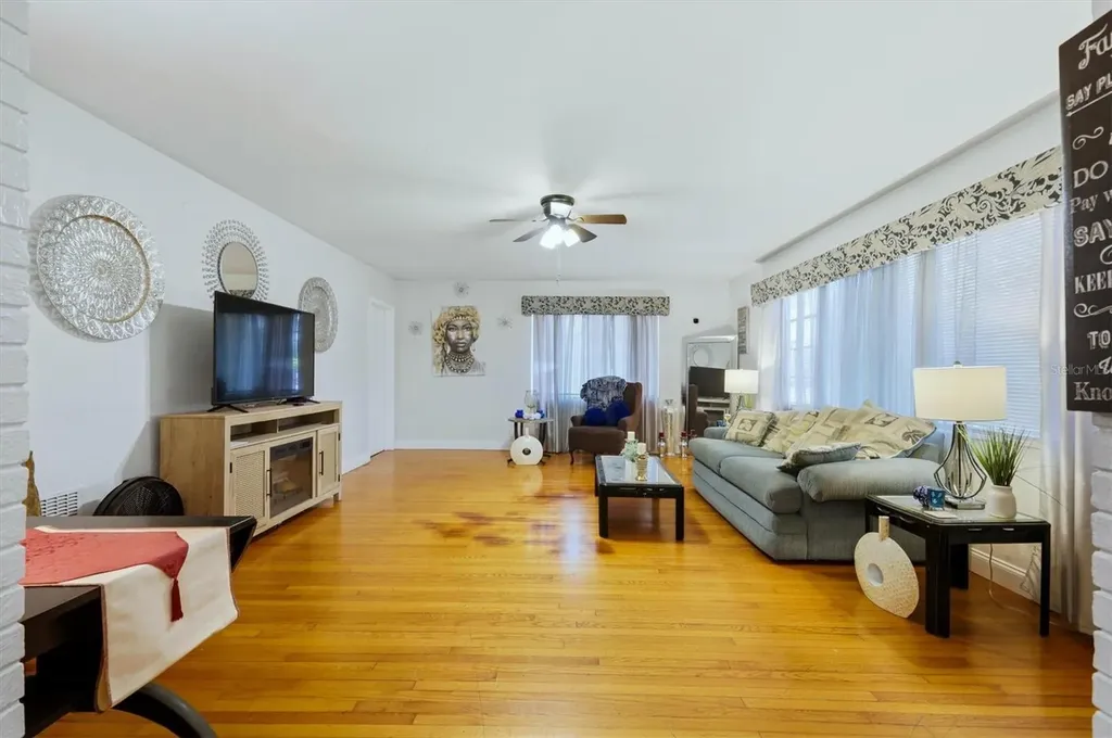 7096 54th Avenue N St Petersburg FL 33709
