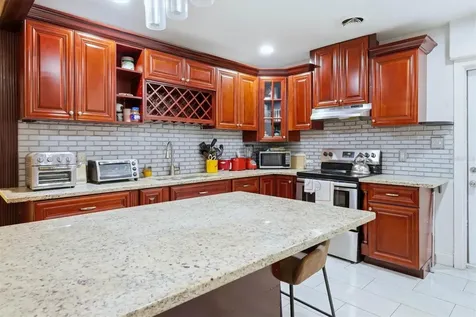 7096 54th Avenue N St Petersburg FL 33709