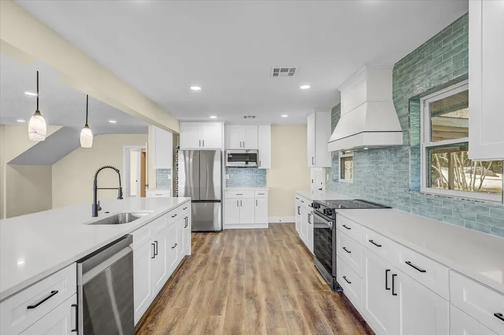 2201 Riverview Boulevard Bradenton FL 34205