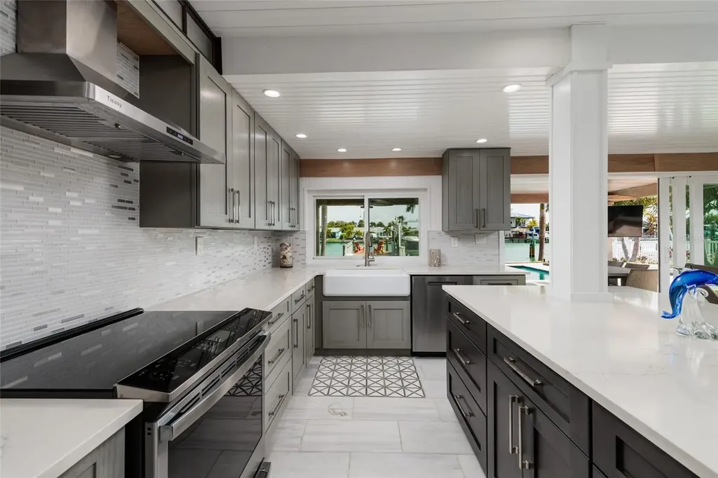11775 E 4th Street E Treasure Island FL 33706