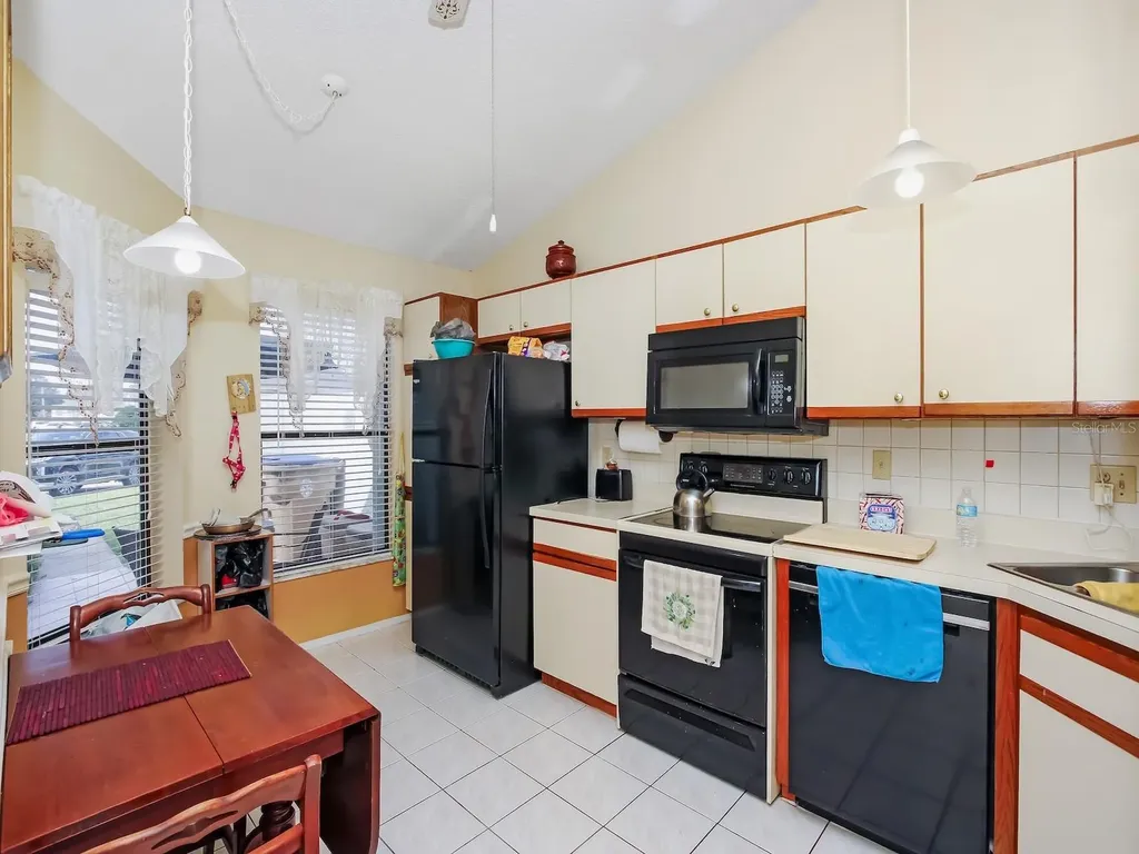 62 Lakepointe Circle Kissimmee FL 34743