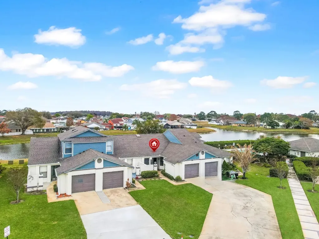 62 Lakepointe Circle Kissimmee FL 34743