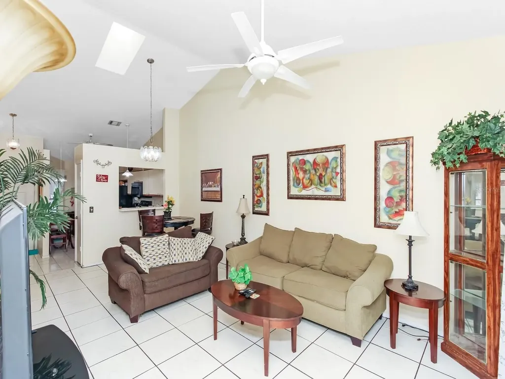 62 Lakepointe Circle Kissimmee FL 34743