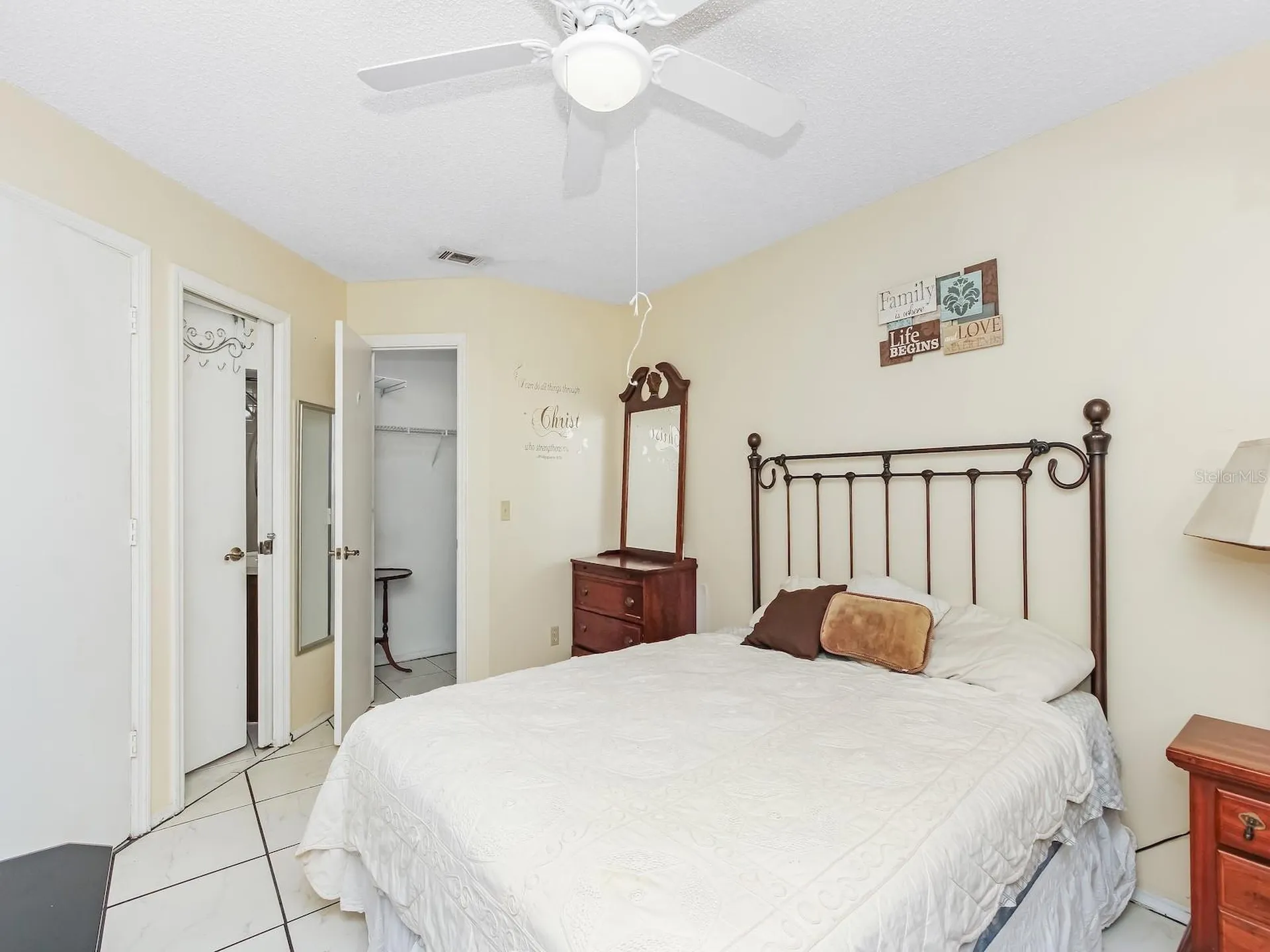 62 Lakepointe Circle Kissimmee FL 34743