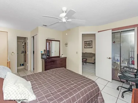 62 Lakepointe Circle Kissimmee FL 34743