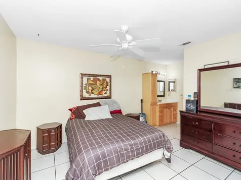 62 Lakepointe Circle Kissimmee FL 34743