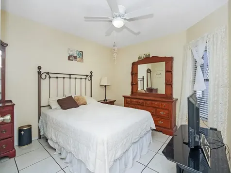 62 Lakepointe Circle Kissimmee FL 34743