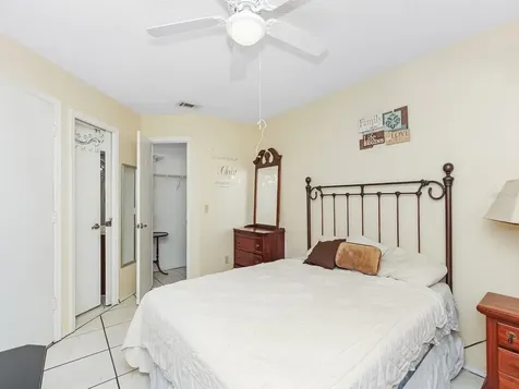 62 Lakepointe Circle Kissimmee FL 34743