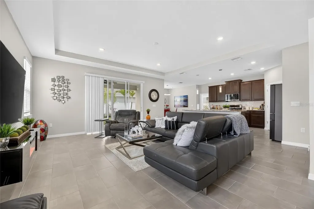 446 6th Avenue NW Ruskin FL 33570