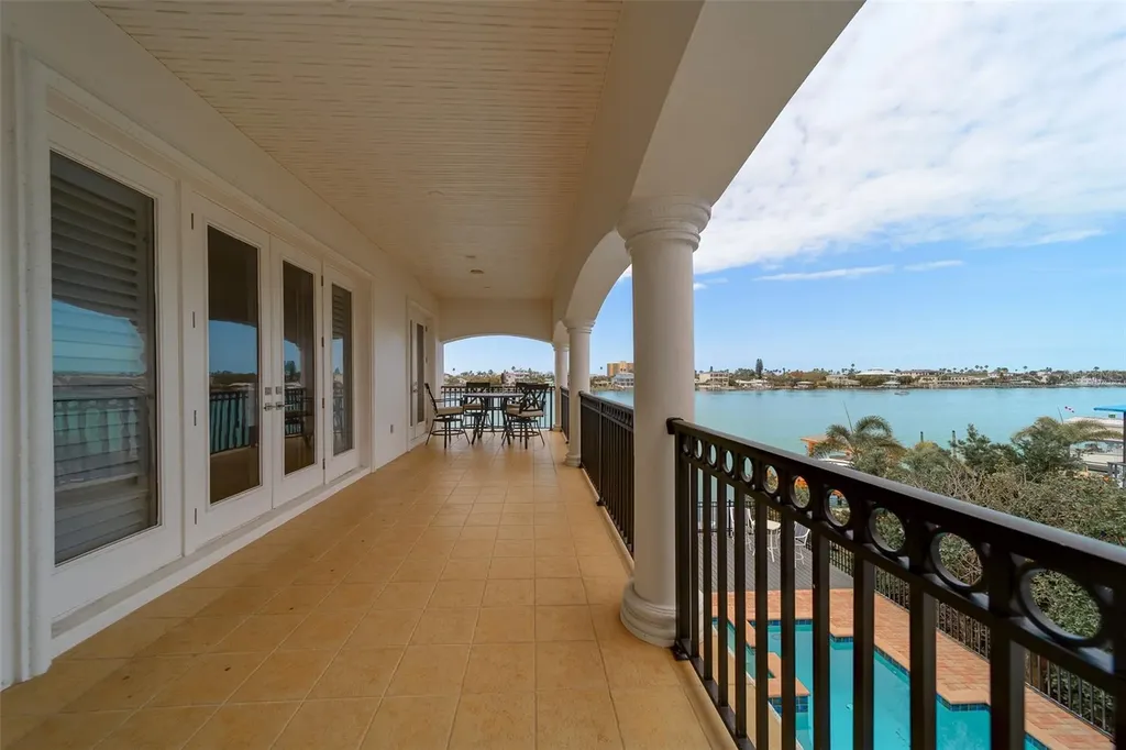 824 Island Way Clearwater Beach FL 33767
