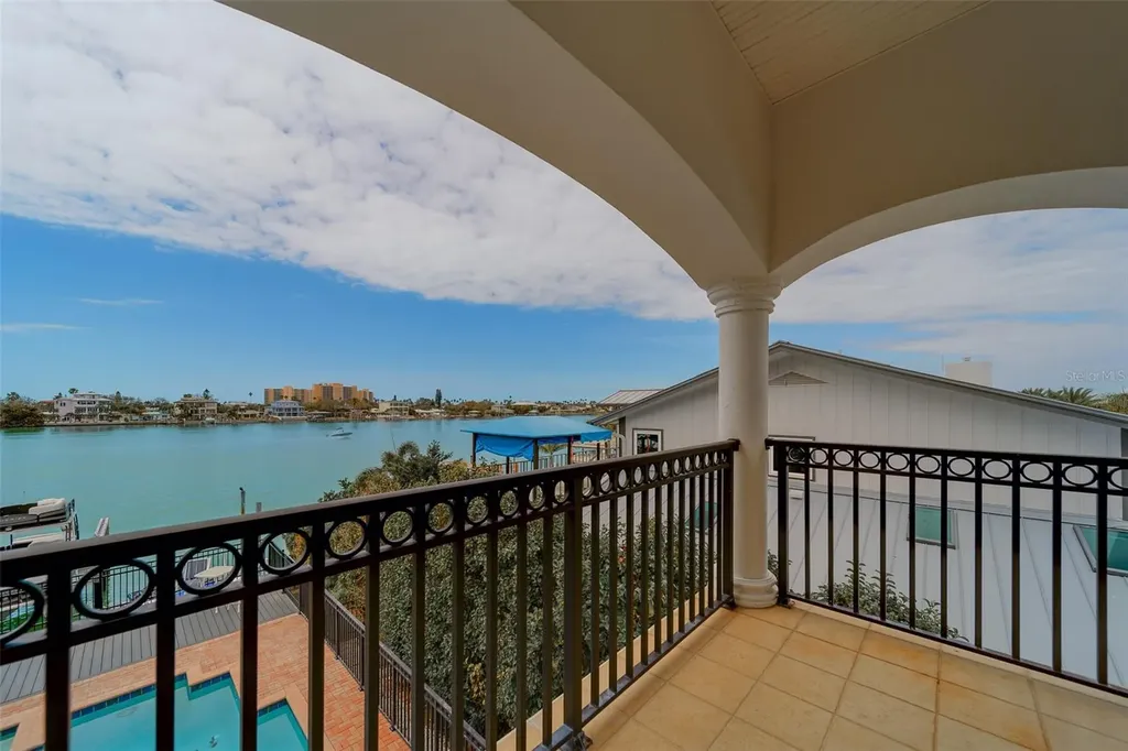 824 Island Way Clearwater Beach FL 33767