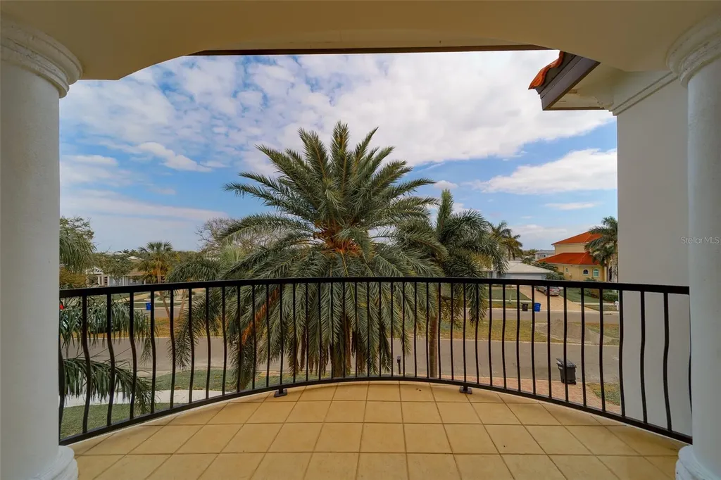 824 Island Way Clearwater Beach FL 33767
