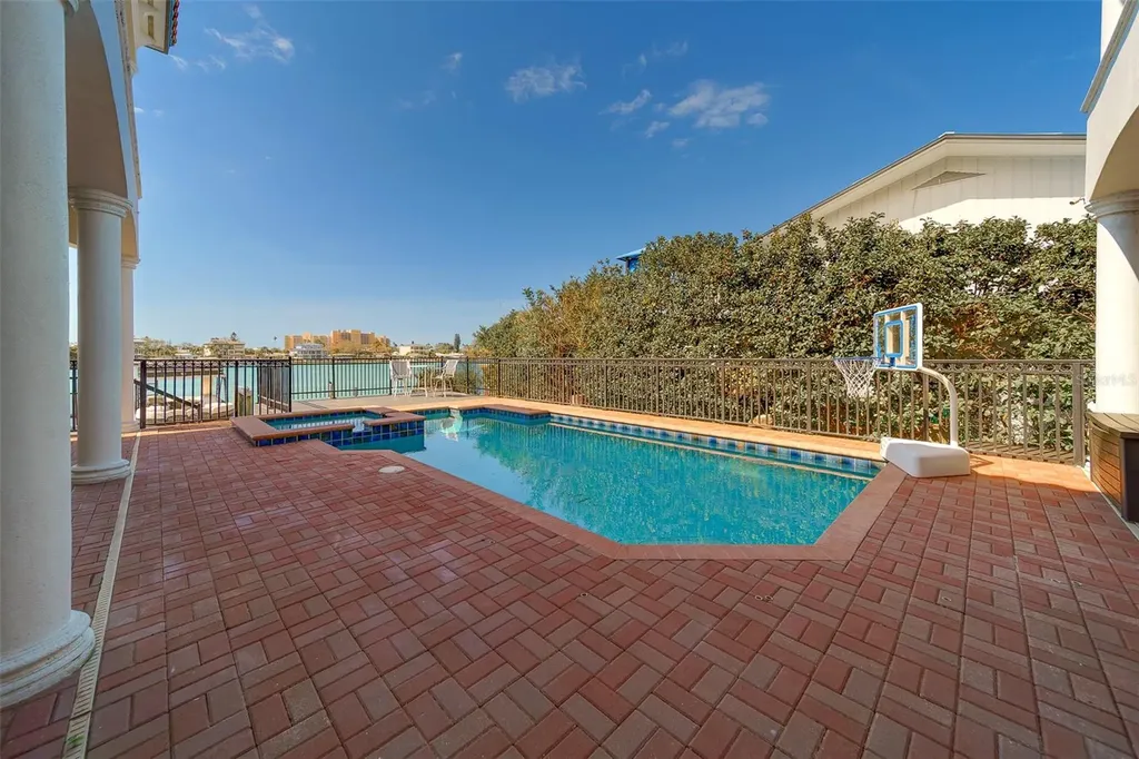 824 Island Way Clearwater Beach FL 33767