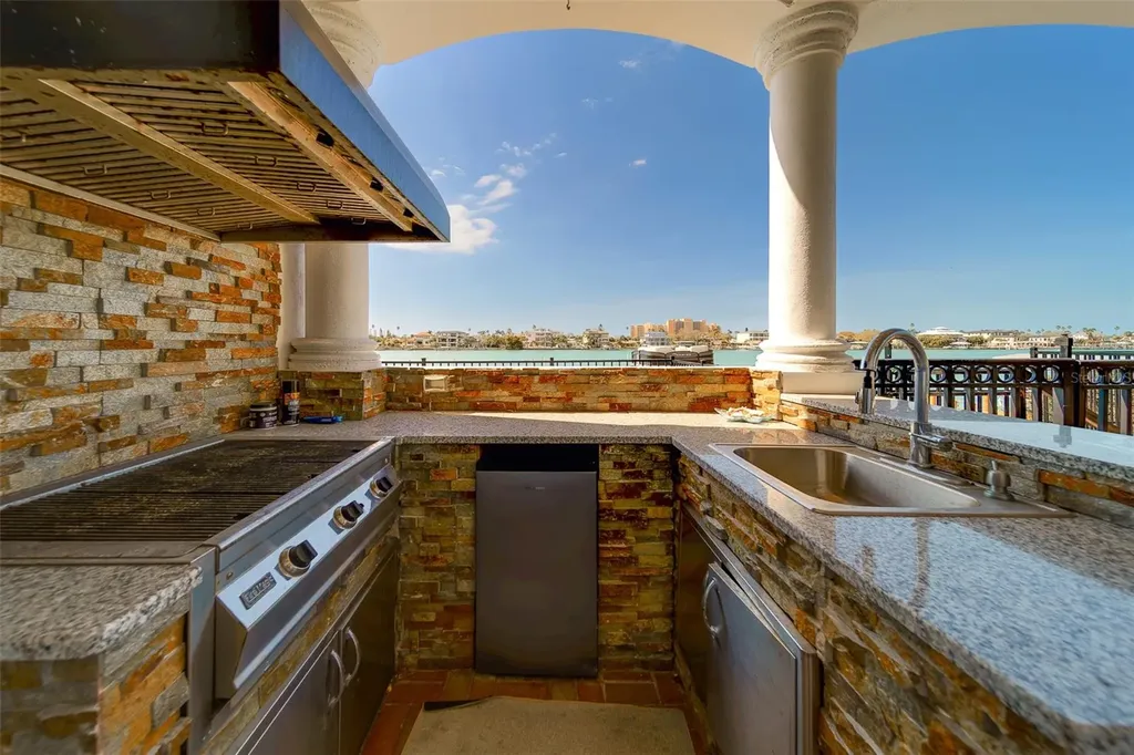 824 Island Way Clearwater Beach FL 33767