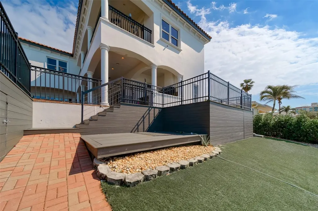 824 Island Way Clearwater Beach FL 33767
