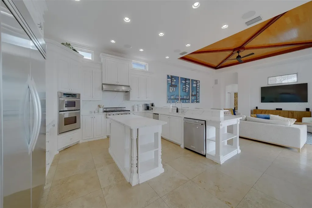 824 Island Way Clearwater Beach FL 33767