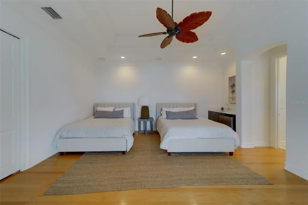 824 Island Way Clearwater Beach FL 33767