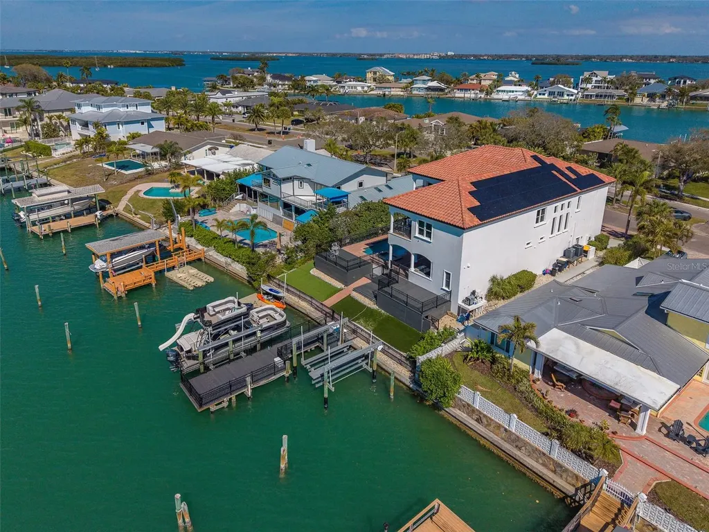 824 Island Way Clearwater Beach FL 33767