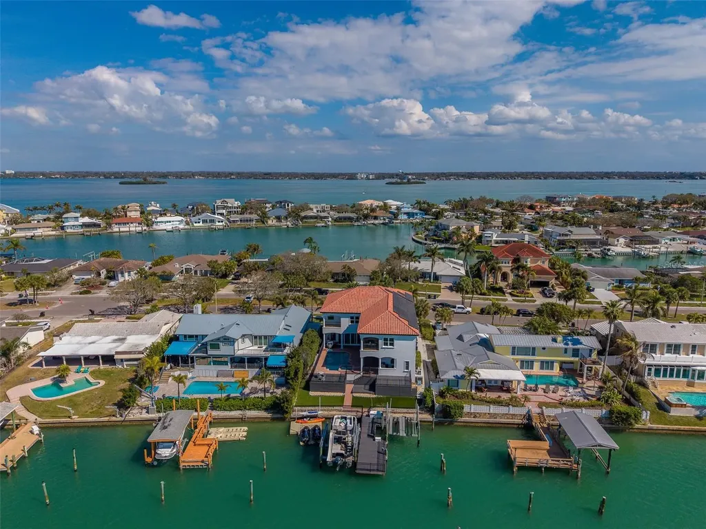 824 Island Way Clearwater Beach FL 33767