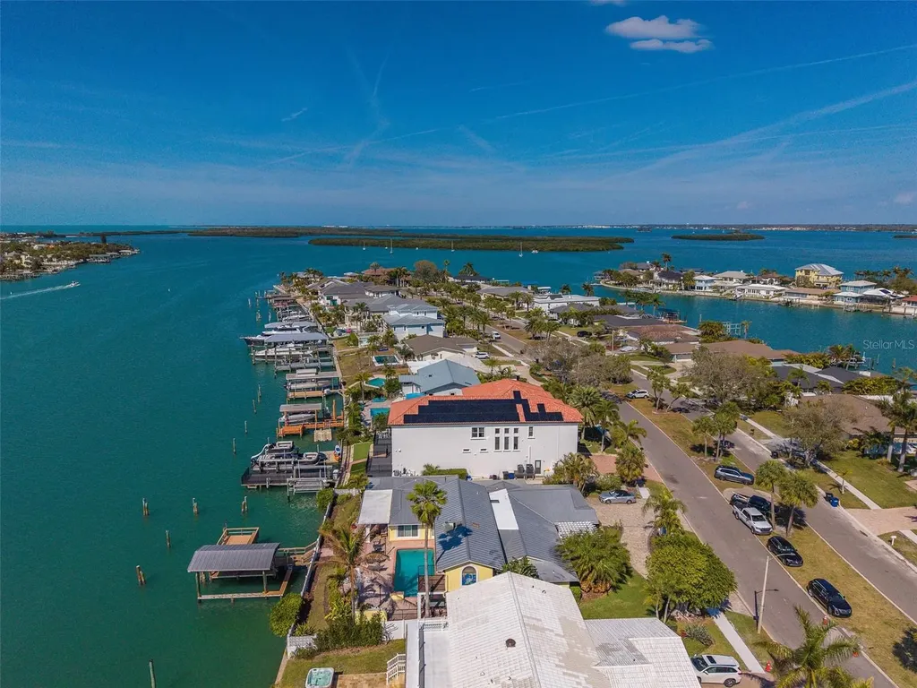 824 Island Way Clearwater Beach FL 33767