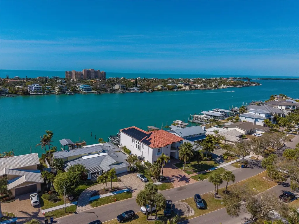 824 Island Way Clearwater Beach FL 33767