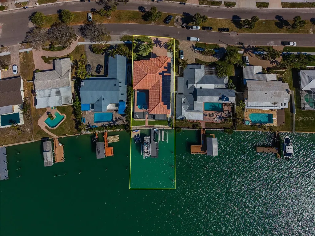 824 Island Way Clearwater Beach FL 33767