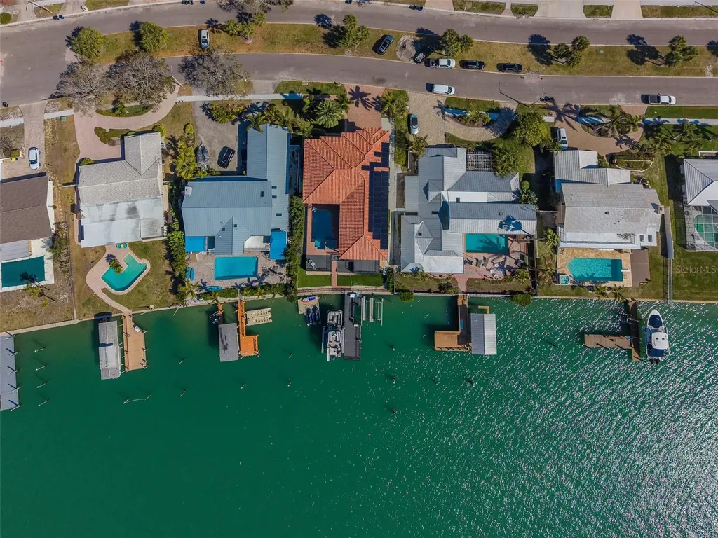 824 Island Way Clearwater Beach FL 33767