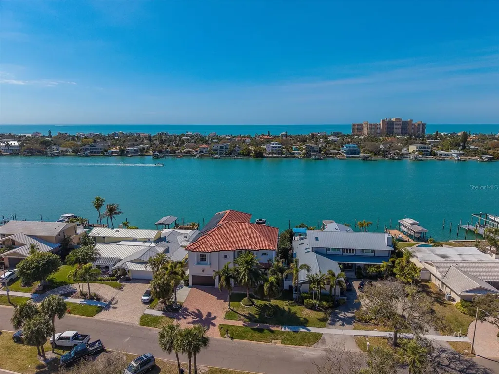824 Island Way Clearwater Beach FL 33767