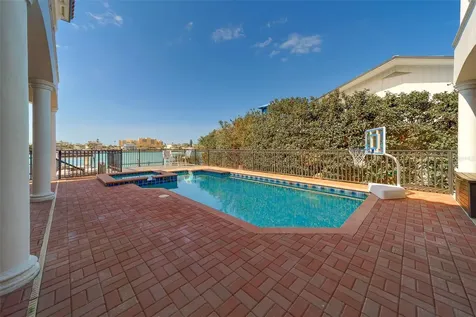 824 Island Way Clearwater Beach FL 33767